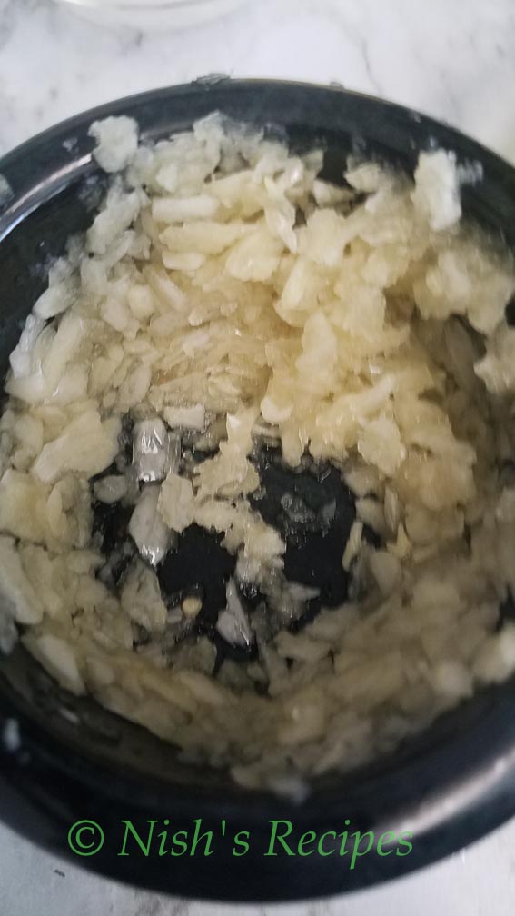 Minced garlic for Stuffed Garlic Bread